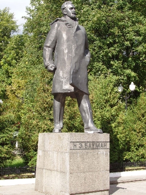 Файл:Bauman.statue.jpg